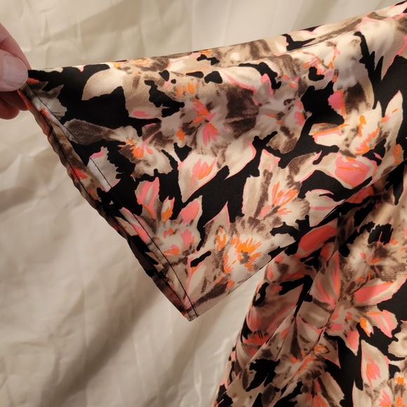 Pullover Floral Shirt B•Jewel Womens Pink Black Small - Picture 5 of 7